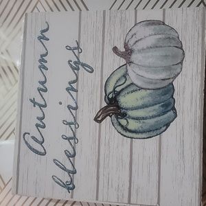 Farmhouse Wood Decor and Statue